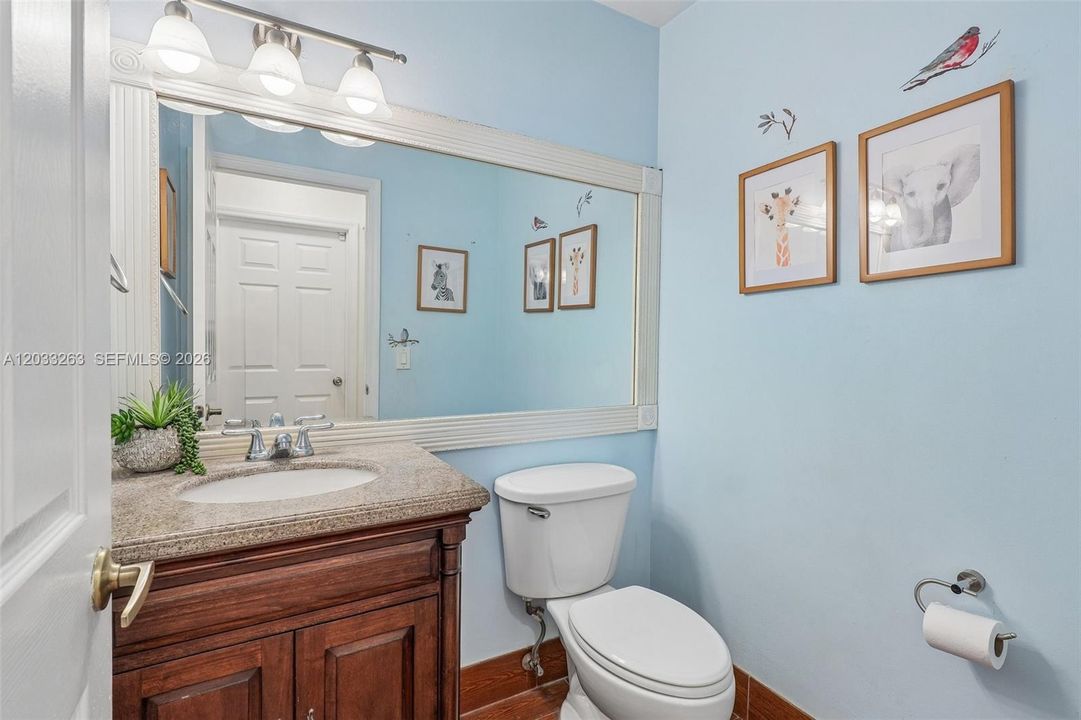 En Venta: $865,000 (4 camas, 2 baños, 2301 Pies cuadrados)