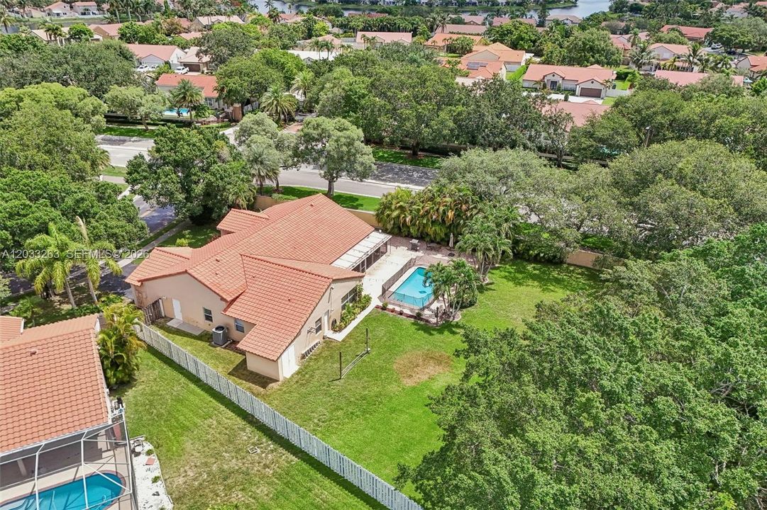 En Venta: $865,000 (4 camas, 2 baños, 2301 Pies cuadrados)