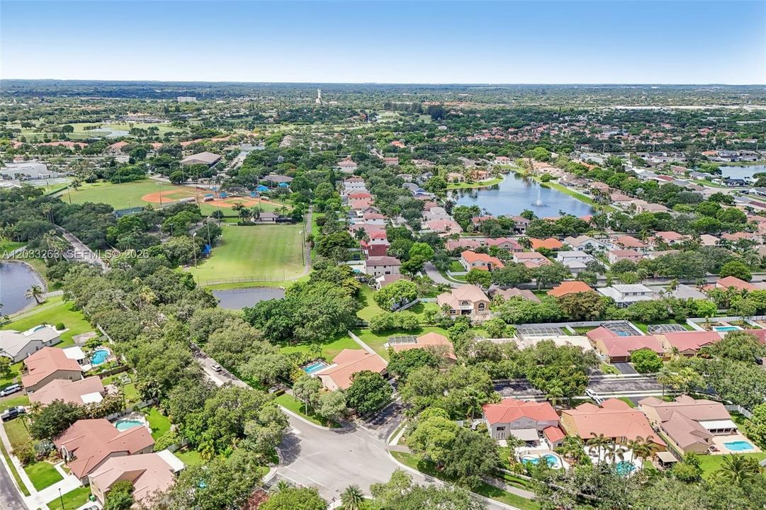 En Venta: $865,000 (4 camas, 2 baños, 2301 Pies cuadrados)