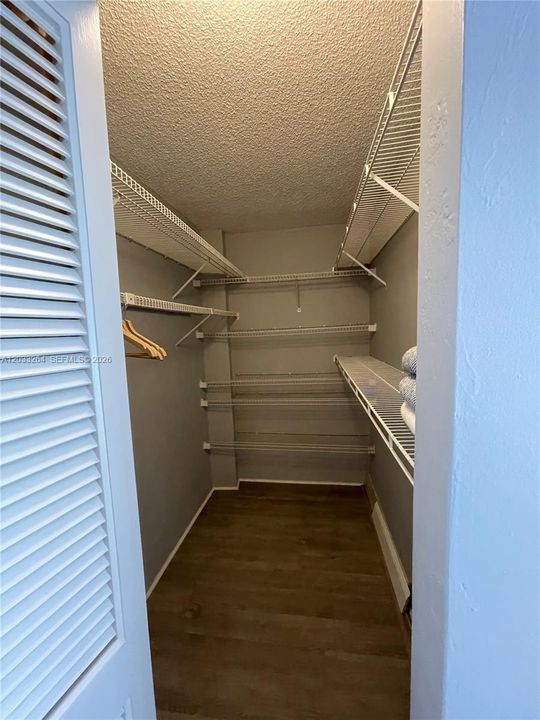 For Rent: $2,900 (2 beds, 1 baths, 955 Square Feet)