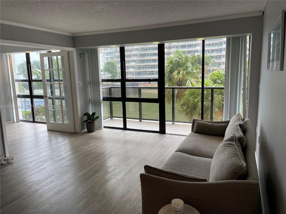 For Rent: $2,900 (2 beds, 1 baths, 955 Square Feet)