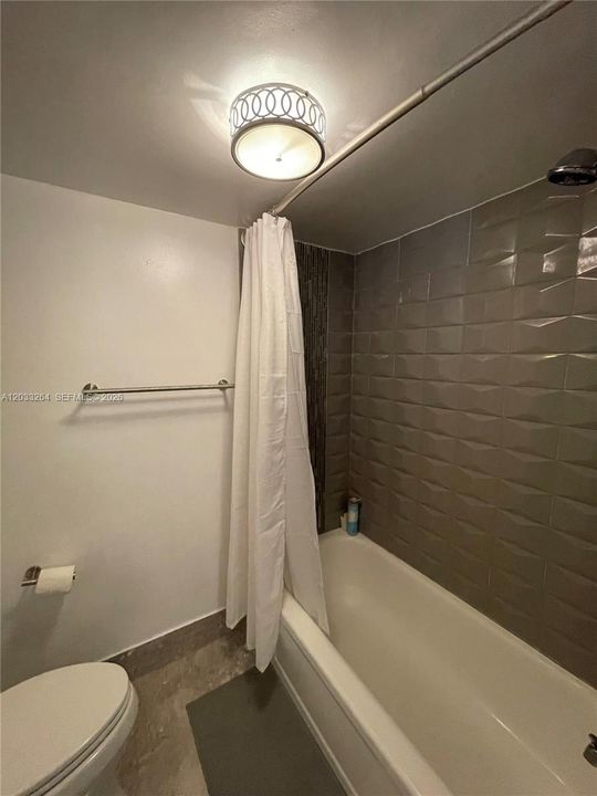 For Rent: $2,900 (2 beds, 1 baths, 955 Square Feet)