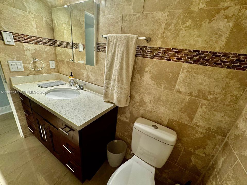 For Sale: $149,999 (2 beds, 1 baths, 880 Square Feet)