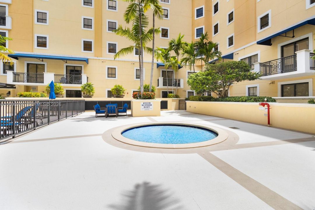 For Rent: $3,200 (2 beds, 2 baths, 1211 Square Feet)