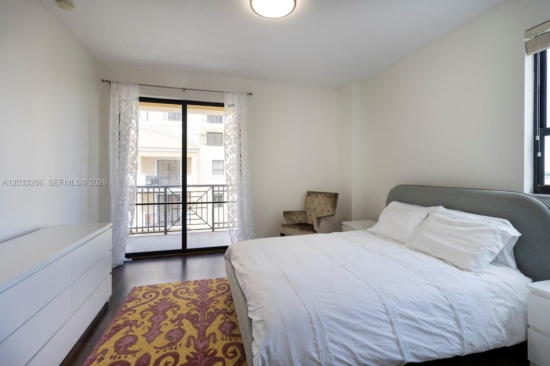 For Rent: $3,200 (2 beds, 2 baths, 1211 Square Feet)