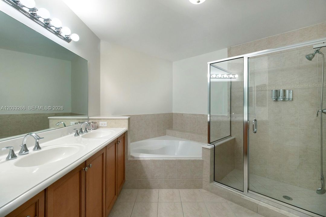 For Rent: $3,200 (2 beds, 2 baths, 1211 Square Feet)