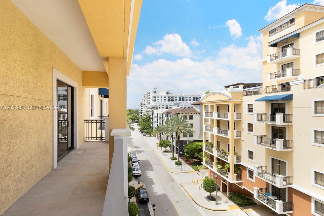 For Rent: $3,200 (2 beds, 2 baths, 1211 Square Feet)
