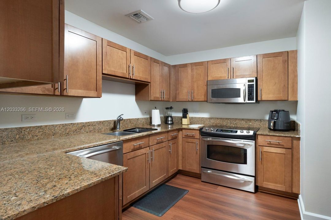 For Rent: $3,200 (2 beds, 2 baths, 1211 Square Feet)