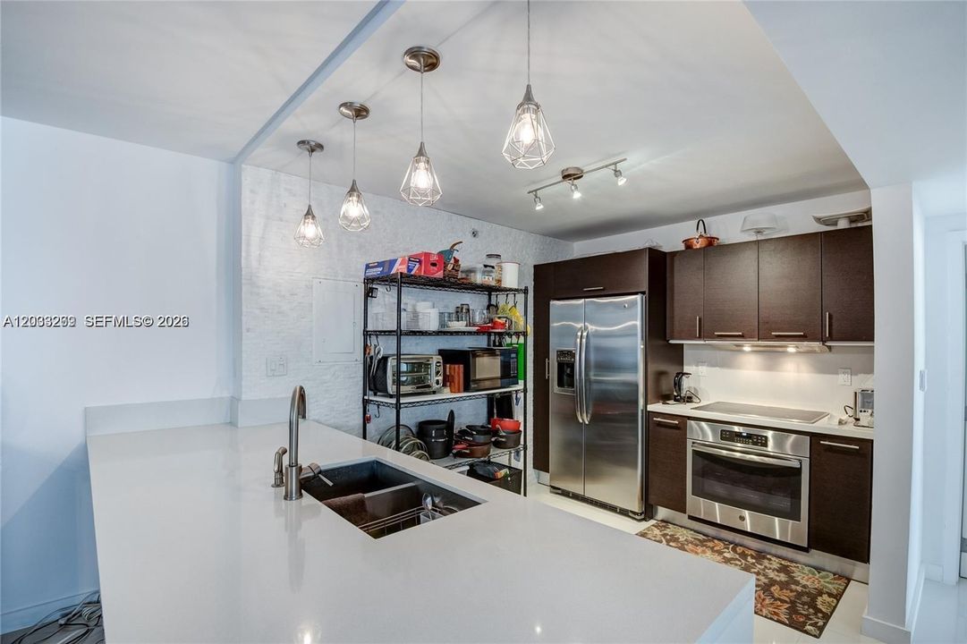 В аренду: $6,495 (2 спален, 2 ванн, 1710 Квадратных фут)
