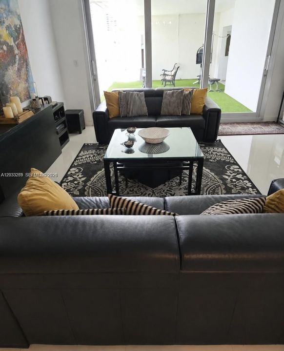 В аренду: $6,495 (2 спален, 2 ванн, 1710 Квадратных фут)