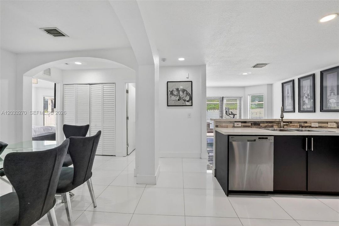 For Sale: $479,900 (4 beds, 2 baths, 1600 Square Feet)