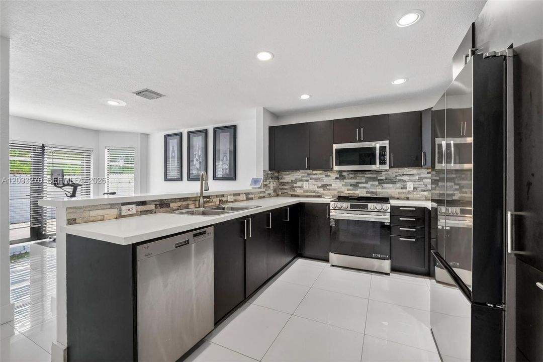 For Sale: $479,900 (4 beds, 2 baths, 1600 Square Feet)