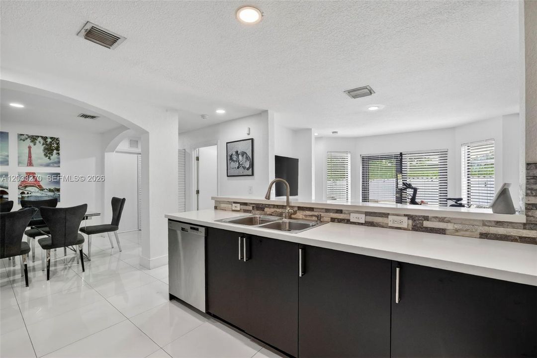 For Sale: $479,900 (4 beds, 2 baths, 1600 Square Feet)