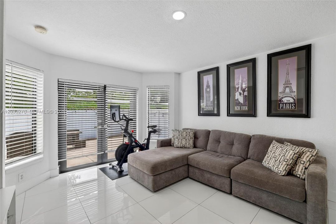 For Sale: $479,900 (4 beds, 2 baths, 1600 Square Feet)