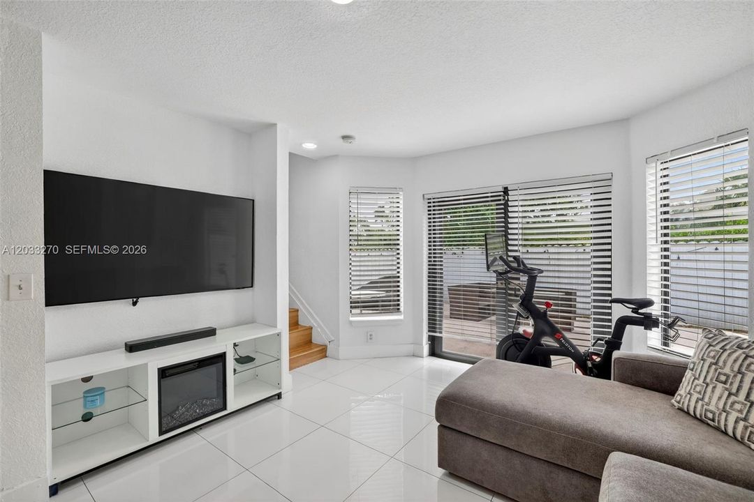 For Sale: $479,900 (4 beds, 2 baths, 1600 Square Feet)