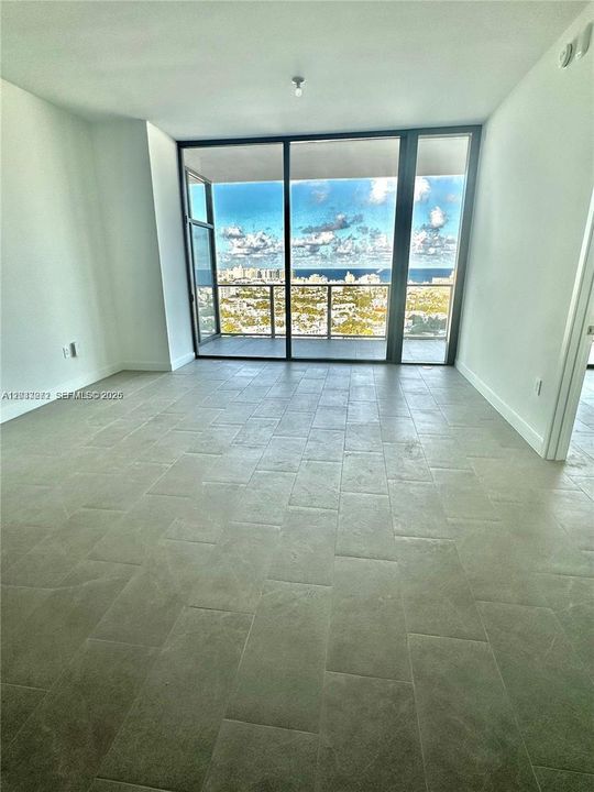 For Sale: $1,650,000 (1 beds, 1 baths, 731 Square Feet)