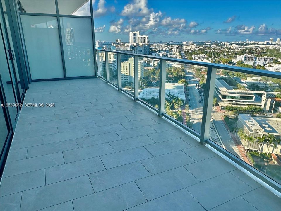 For Sale: $1,650,000 (1 beds, 1 baths, 731 Square Feet)