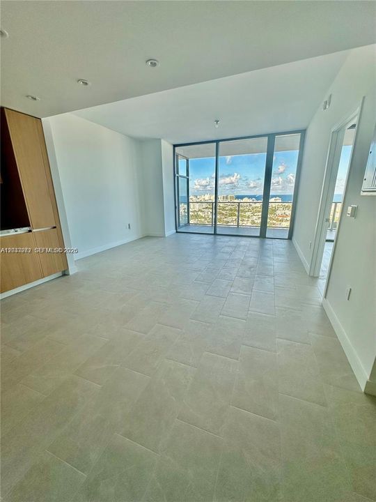 For Sale: $1,650,000 (1 beds, 1 baths, 731 Square Feet)