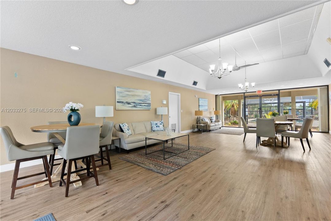 For Sale: $415,000 (2 beds, 2 baths, 1173 Square Feet)
