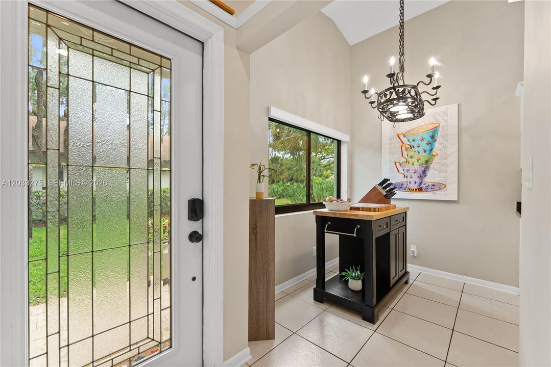 For Sale: $415,000 (2 beds, 2 baths, 1173 Square Feet)