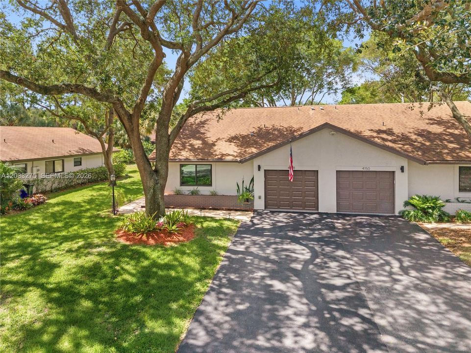For Sale: $415,000 (2 beds, 2 baths, 1173 Square Feet)