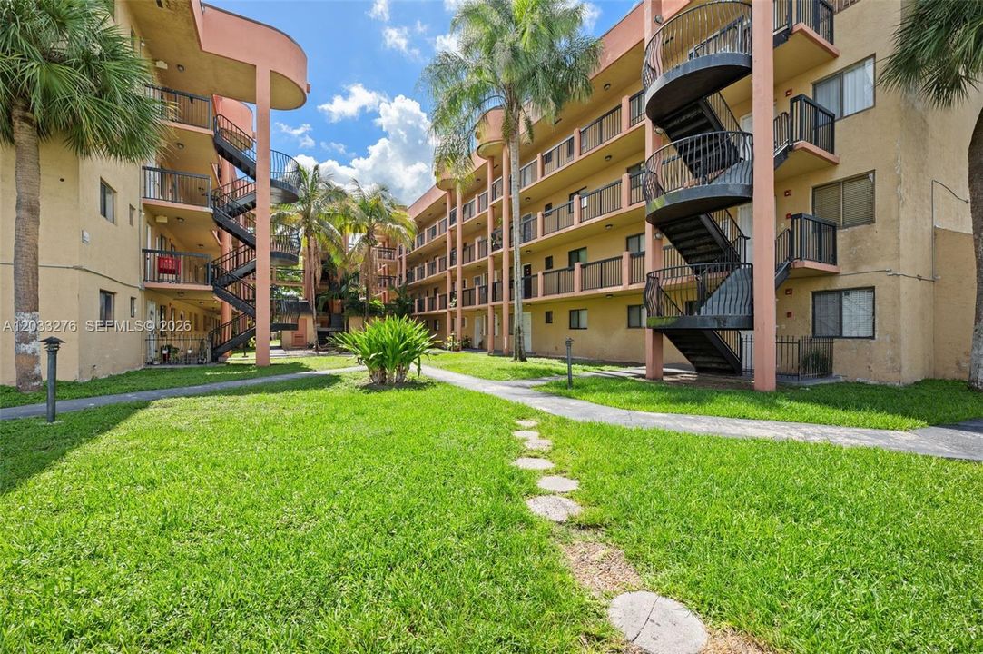 En Venta: $239,900 (2 camas, 2 baños, 812 Pies cuadrados)