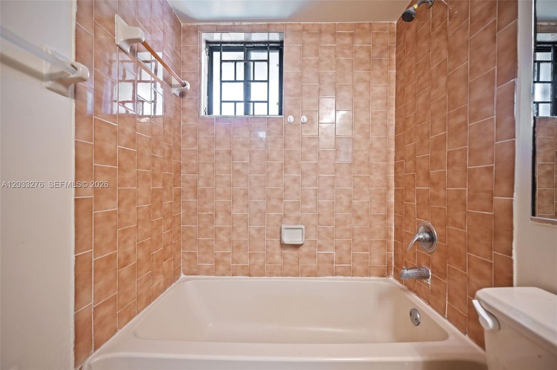 En Venta: $239,900 (2 camas, 2 baños, 812 Pies cuadrados)