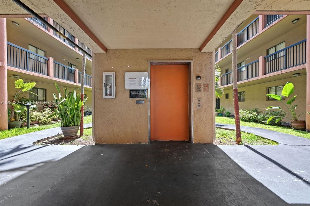 En Venta: $239,900 (2 camas, 2 baños, 812 Pies cuadrados)