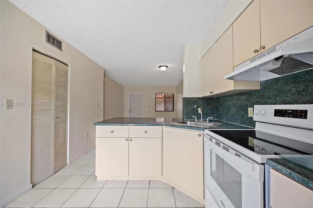 En Venta: $239,900 (2 camas, 2 baños, 812 Pies cuadrados)