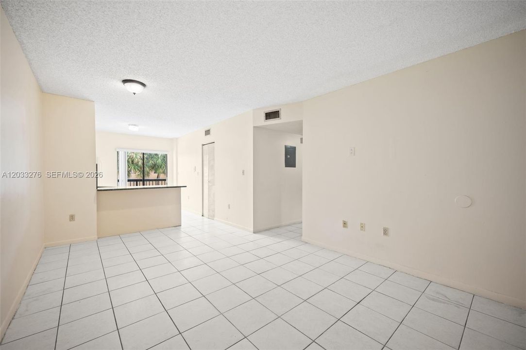 En Venta: $239,900 (2 camas, 2 baños, 812 Pies cuadrados)