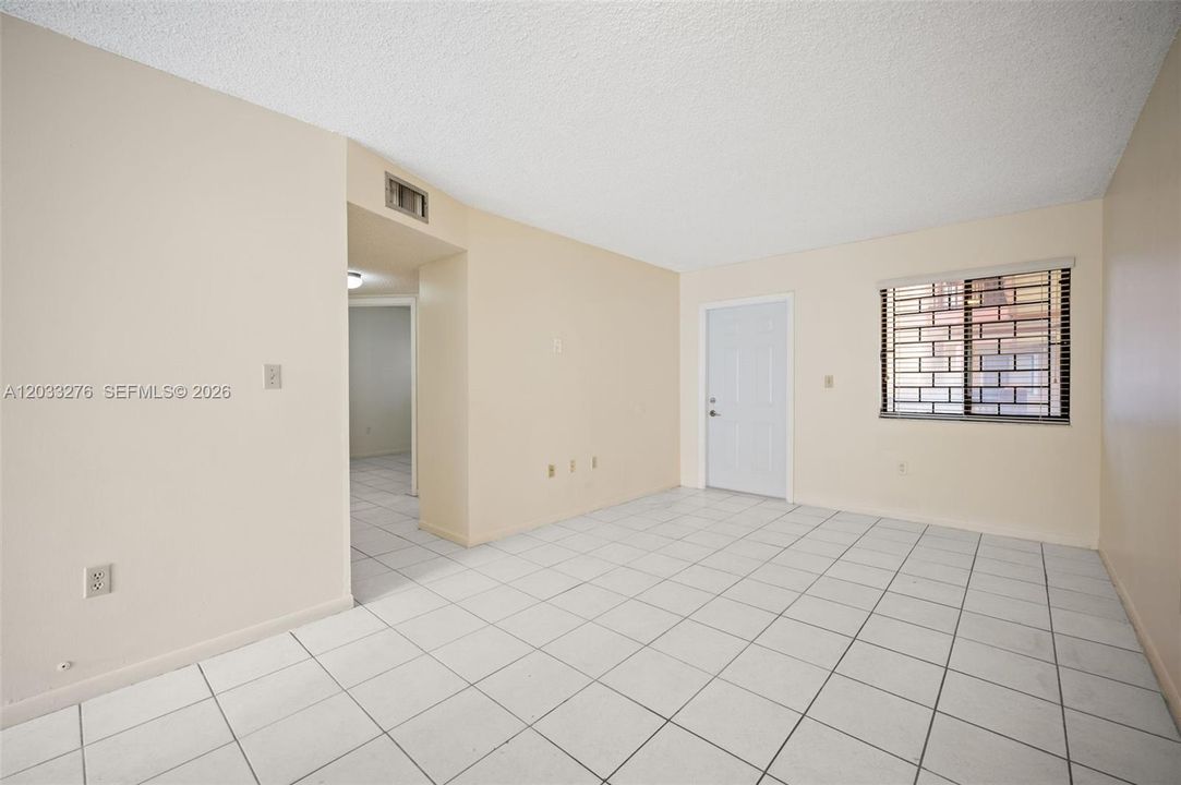 En Venta: $239,900 (2 camas, 2 baños, 812 Pies cuadrados)