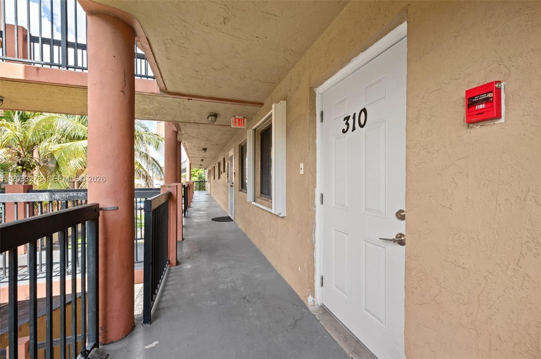En Venta: $239,900 (2 camas, 2 baños, 812 Pies cuadrados)