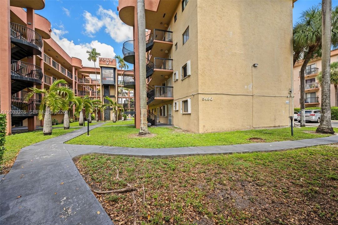 En Venta: $239,900 (2 camas, 2 baños, 812 Pies cuadrados)