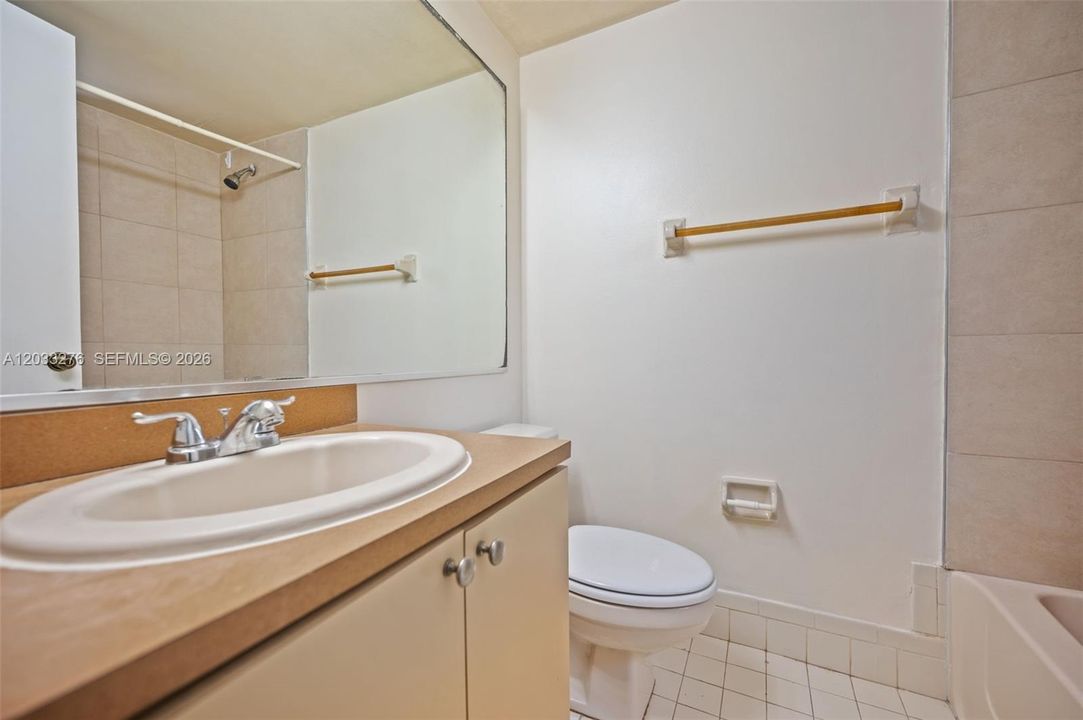 En Venta: $239,900 (2 camas, 2 baños, 812 Pies cuadrados)