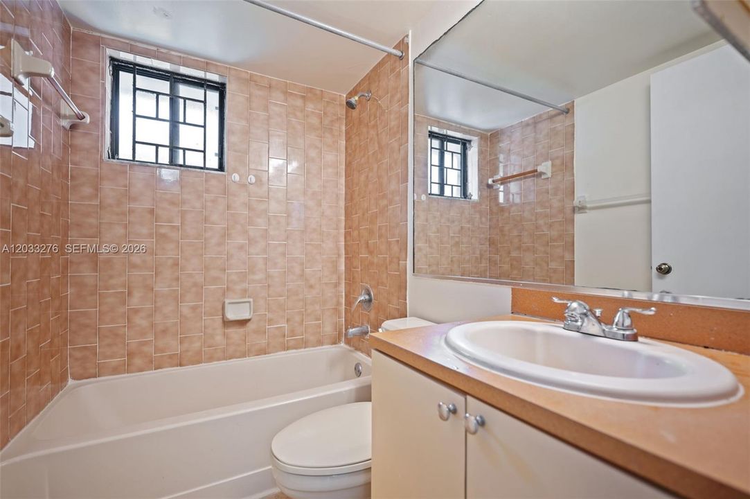 En Venta: $239,900 (2 camas, 2 baños, 812 Pies cuadrados)