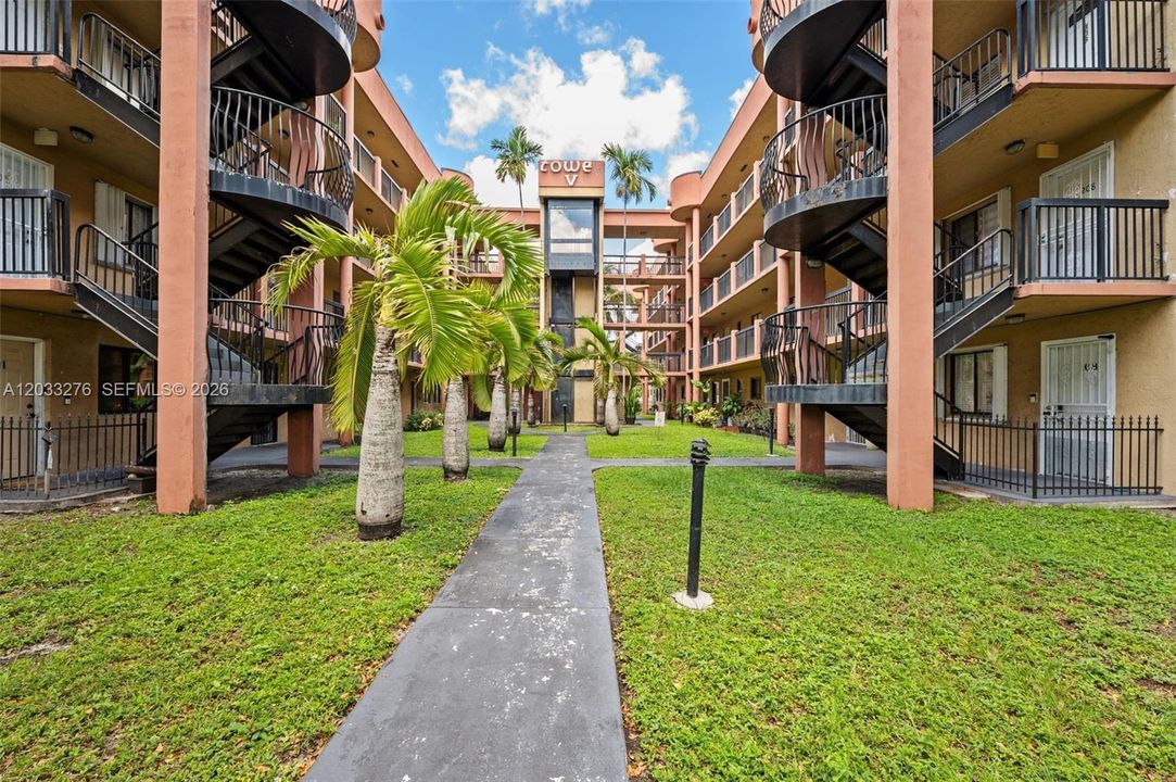 En Venta: $239,900 (2 camas, 2 baños, 812 Pies cuadrados)