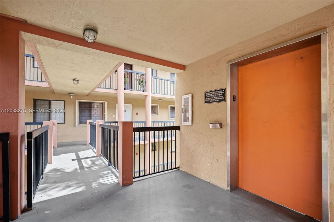 En Venta: $239,900 (2 camas, 2 baños, 812 Pies cuadrados)