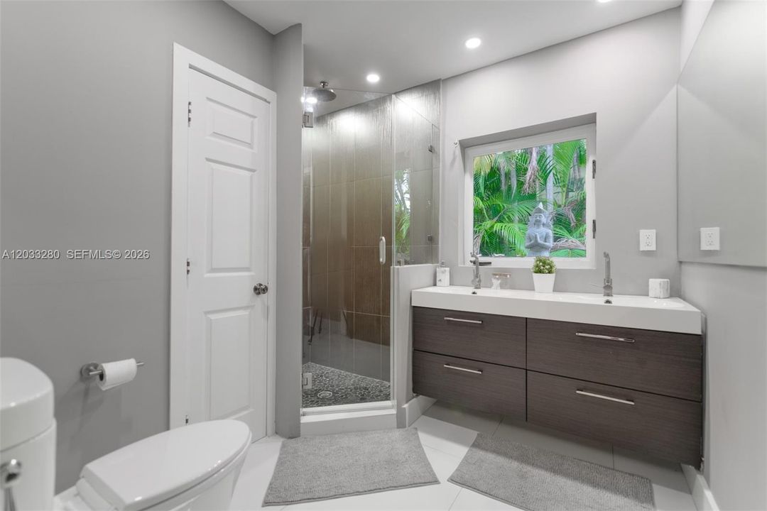 BATHROOM 3