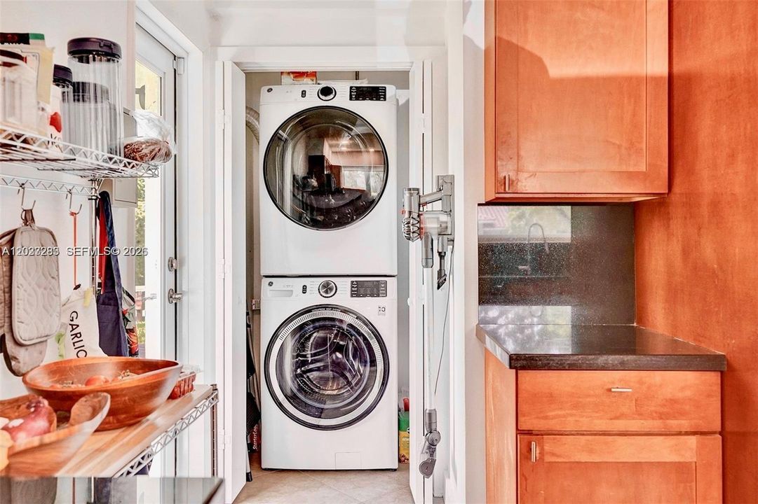 В аренду: $6,300 (3 спален, 2 ванн, 1869 Квадратных фут)