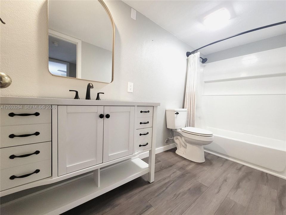 For Sale: $269,999 (2 beds, 2 baths, 1236 Square Feet)