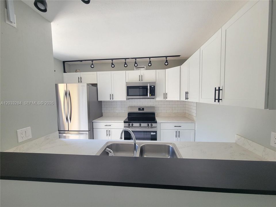For Sale: $269,999 (2 beds, 2 baths, 1236 Square Feet)