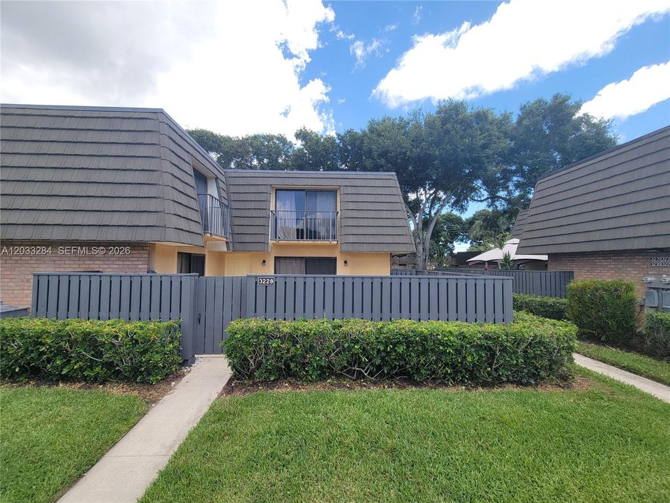 For Sale: $269,999 (2 beds, 2 baths, 1236 Square Feet)