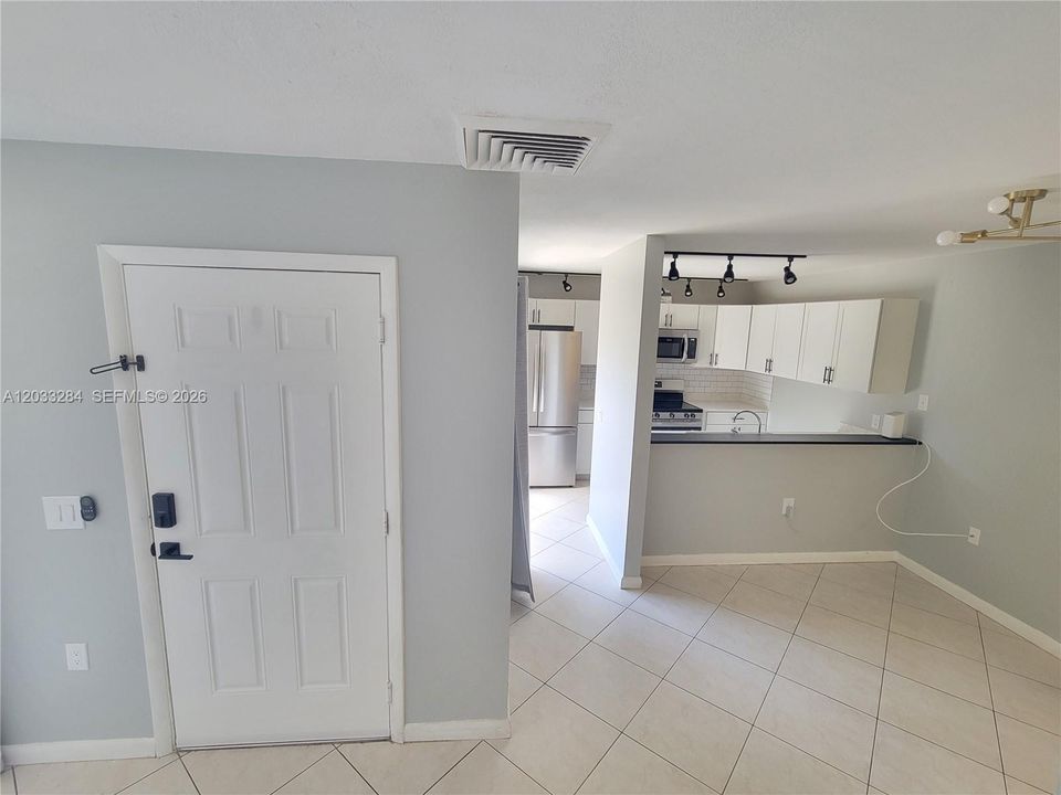 For Sale: $269,999 (2 beds, 2 baths, 1236 Square Feet)