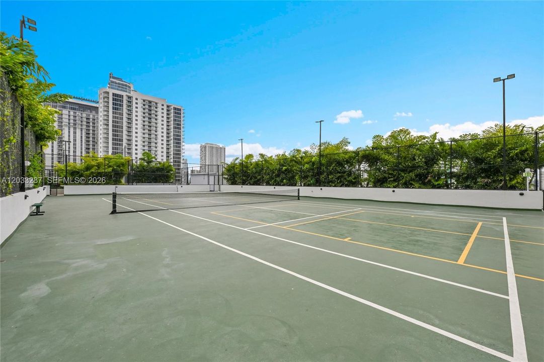 For Rent: $11,950 (3 beds, 3 baths, 1306 Square Feet)