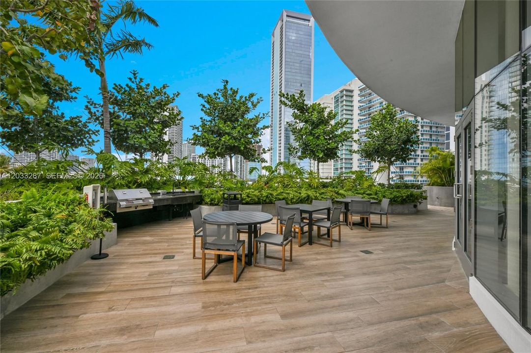 For Rent: $11,950 (3 beds, 3 baths, 1306 Square Feet)