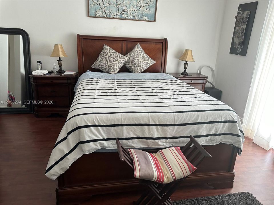 For Rent: $1,900 (0 beds, 1 baths, 370 Square Feet)