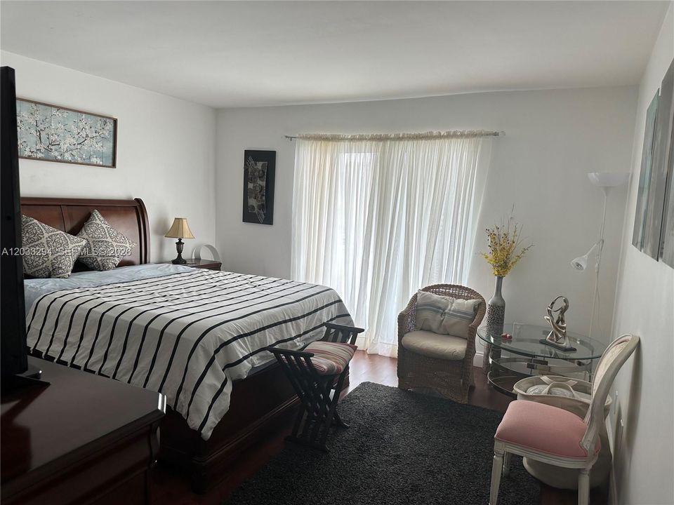 For Rent: $1,900 (0 beds, 1 baths, 370 Square Feet)