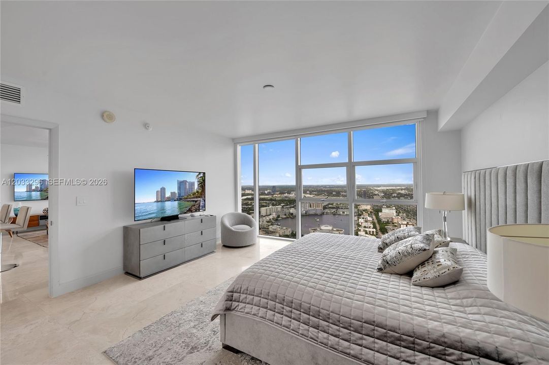 For Sale: $610,000 (1 beds, 1 baths, 871 Square Feet)