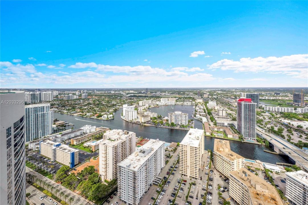 For Sale: $610,000 (1 beds, 1 baths, 871 Square Feet)