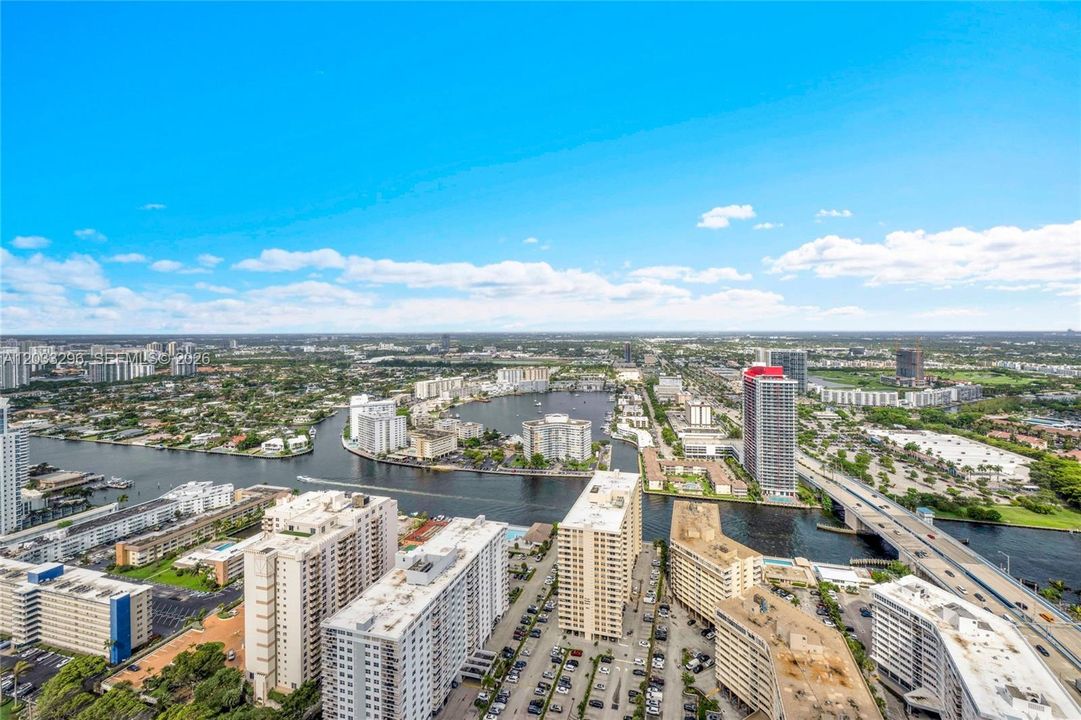 For Sale: $610,000 (1 beds, 1 baths, 871 Square Feet)